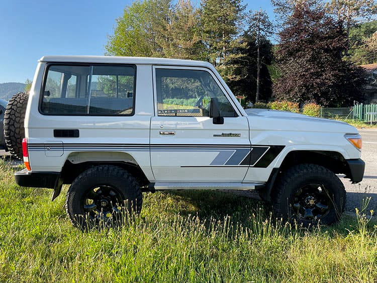 Toyota Land Cruiser KZJ 70 blanc