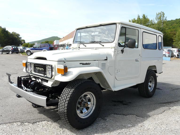 Restauration Toyota BJ 46 blanc