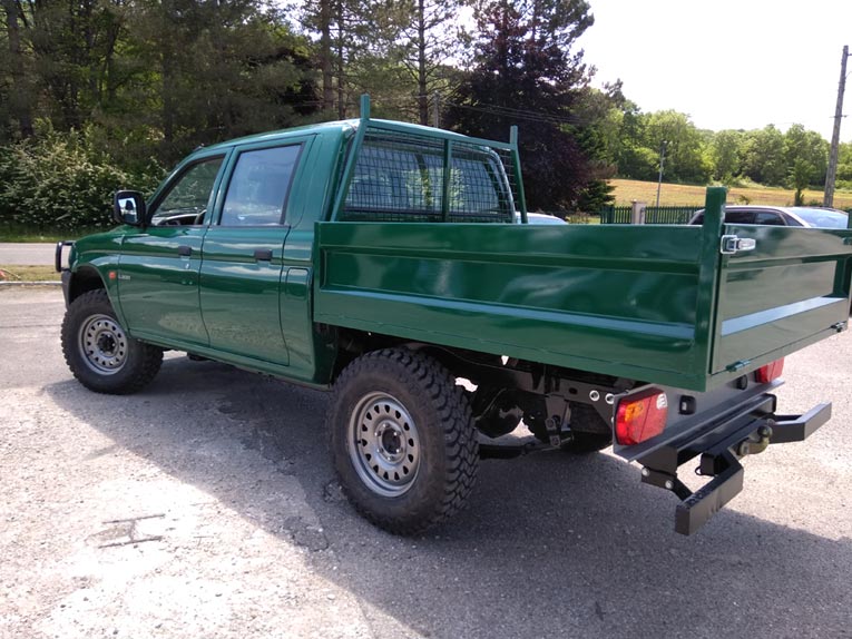 Vieux Pick up Mitsubishi L200 après restauration