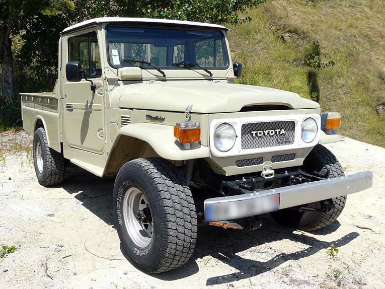 Toyota BJ 45 beige après restauration