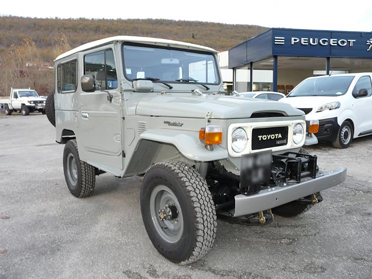 Toyota BJ 42 gris apres restauration