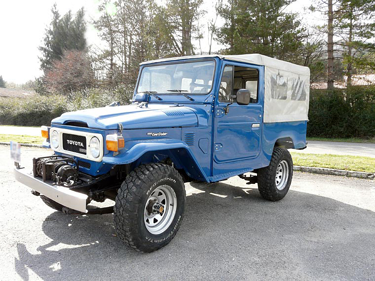 toyota serie 4 bleu 1984