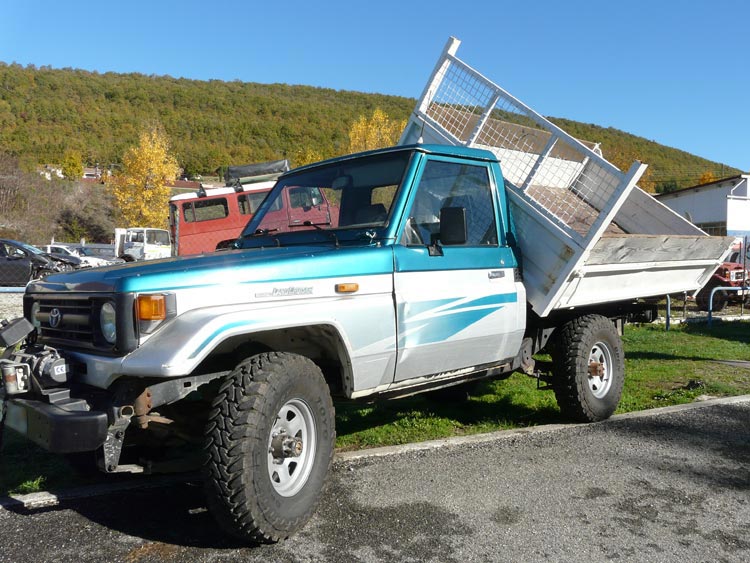 Toyota HZJ 75 en cours de restauration