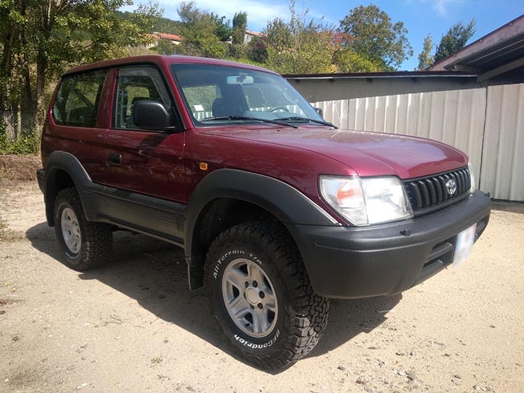 Toyota Land Cruiser KZJ 90 rouge reconditionné