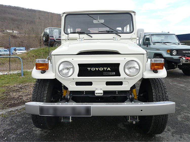 Toyota BJ 40 blanc restauré