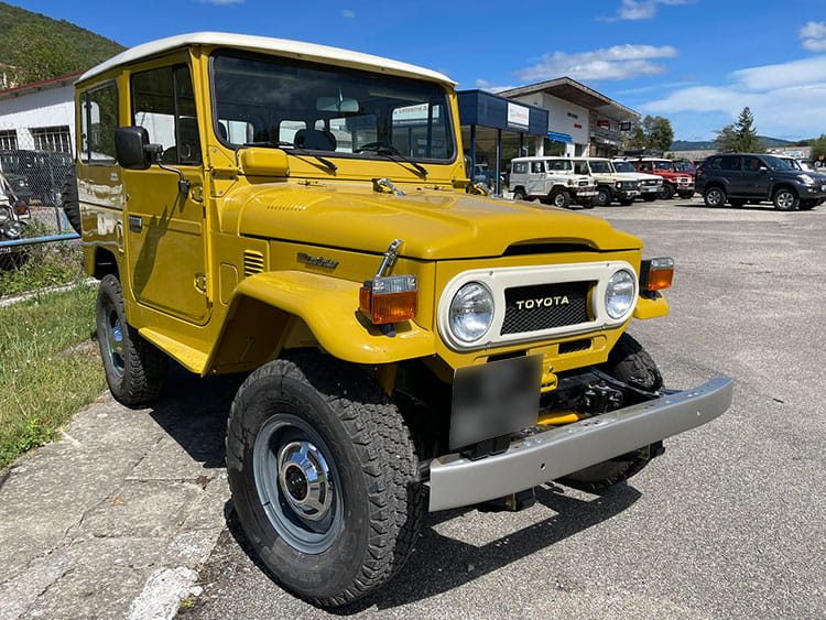Toyota FJ 40 moutarde après restauration